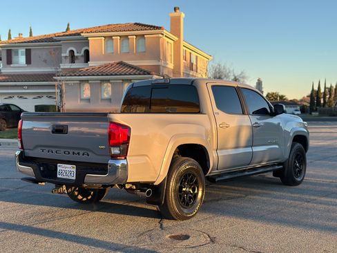 Used 2019 Toyota Tacoma SR5 image 8