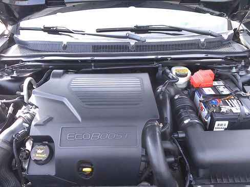 Used 2013 Lincoln MKS image 42