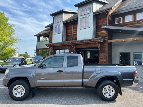 Used 2013 Toyota Tacoma 4x4 Access Cab image 4