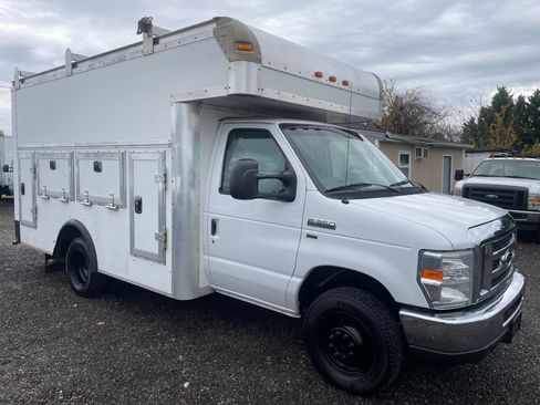 Used 2014 Ford E-350 and Econoline 350 image 3
