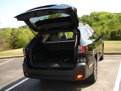 Used 2024 Subaru Outback Premium AWD/4WD image 7