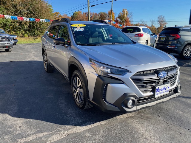 Used 2025 Subaru Outback Premium AWD/4WD image 3