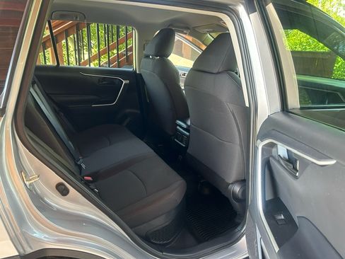Used 2021 Toyota RAV4 LE image 15
