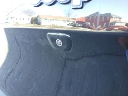 Used 2015 Jeep Cherokee Limited image 26