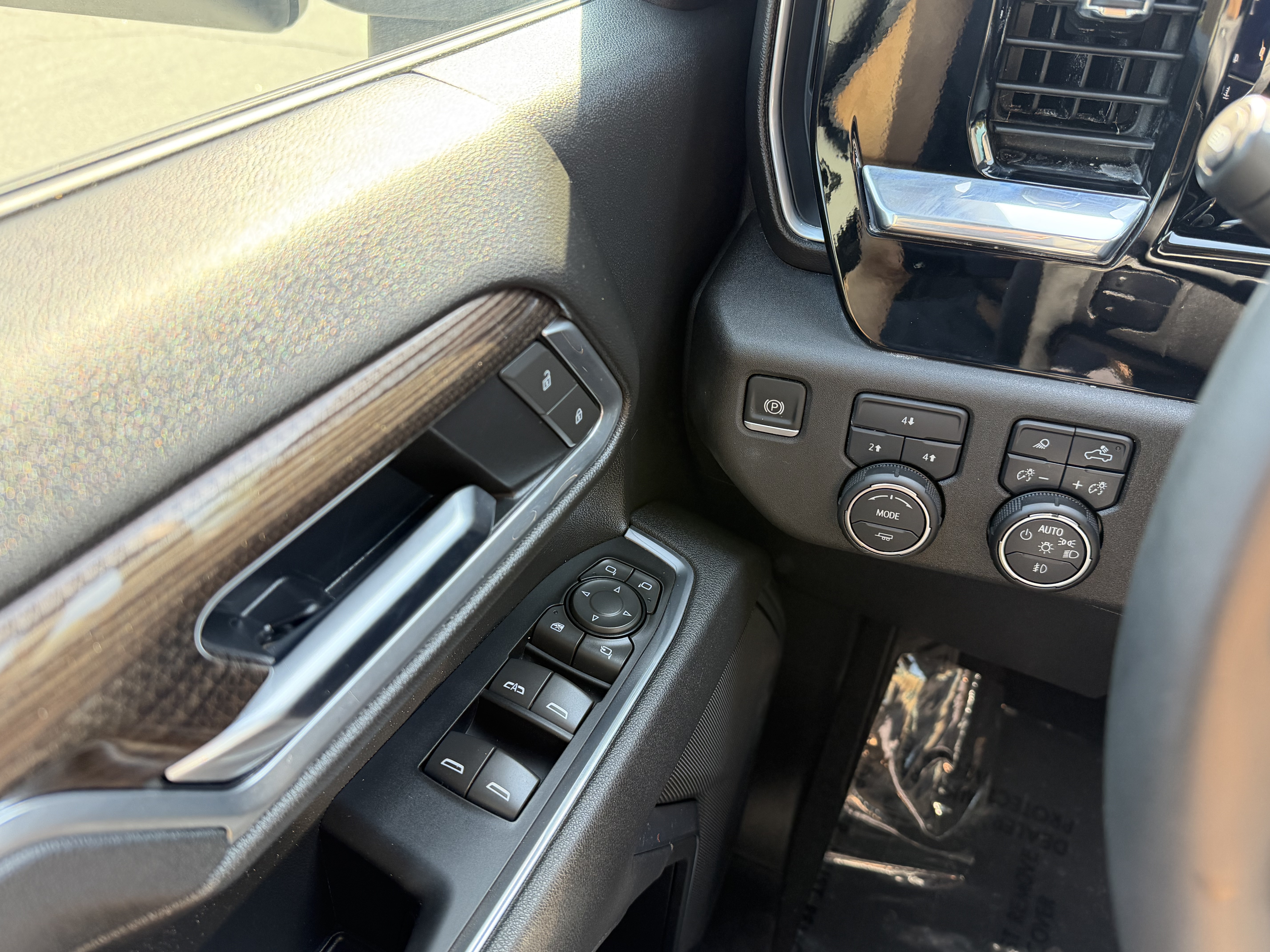 Used 2025 Chevrolet Silverado 2500 4x4 Crew Cab LT image 13