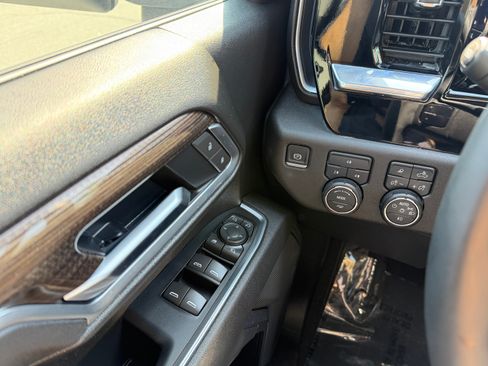 Used 2025 Chevrolet Silverado 2500 4x4 Crew Cab LT image 13