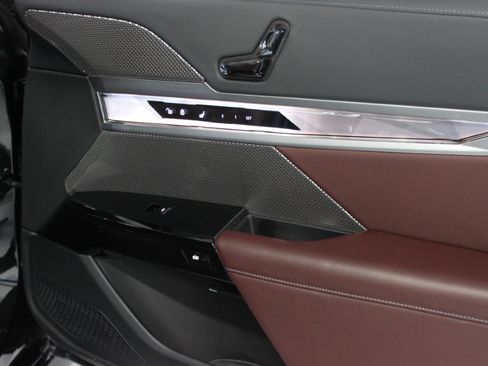 Used 2024 BMW i7 eDrive50 RWD image 61