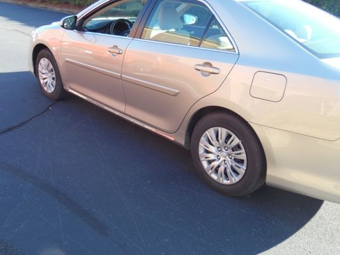 Used 2013 Toyota Camry LE image 1