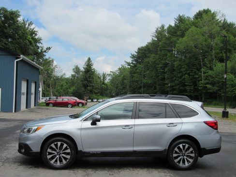 Used 2015 Subaru Outback 3.6R Limited AWD/4WD image 4