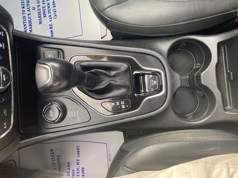Used 2019 Jeep Cherokee Limited image 29