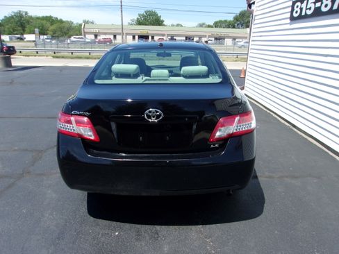 Used 2010 Toyota Camry LE Sedan FWD image 3