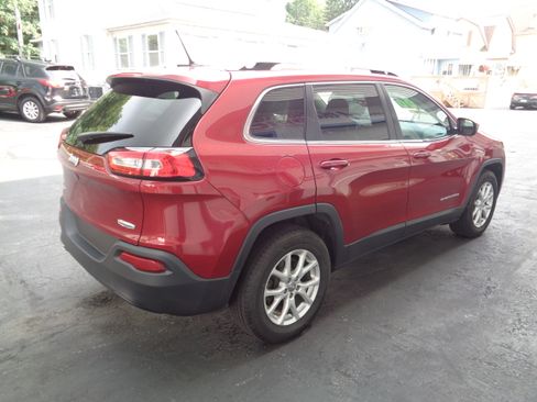 Used 2015 Jeep Cherokee 4WD Latitude image 2