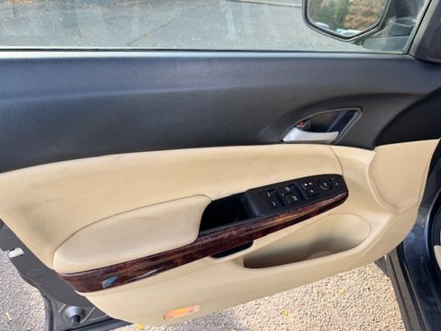 Used 2012 Honda Crosstour EX image 6