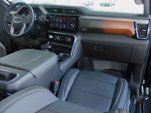Used 2025 GMC Sierra 1500 4x4 Crew Cab Denali image 7