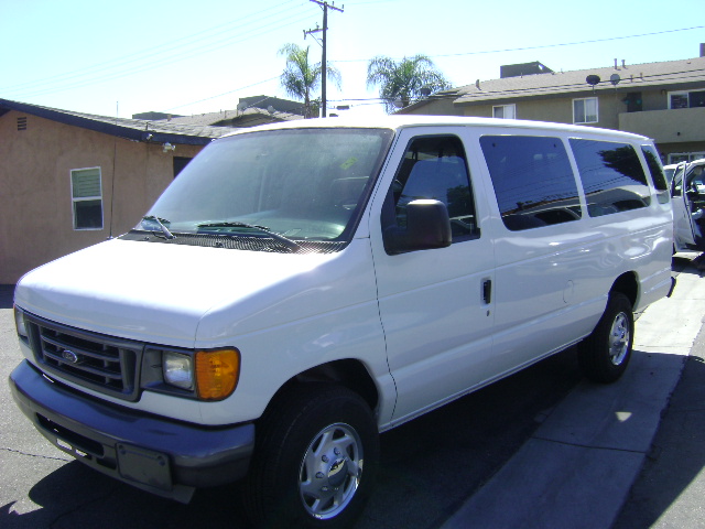 Used 2007 Ford E-350 and Econoline 350 Extended Wagon Super Duty RWD image 4