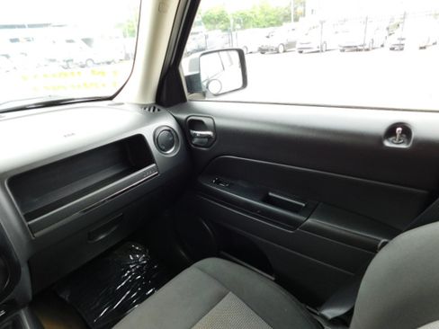 Used 2017 Jeep Patriot Sport image 17