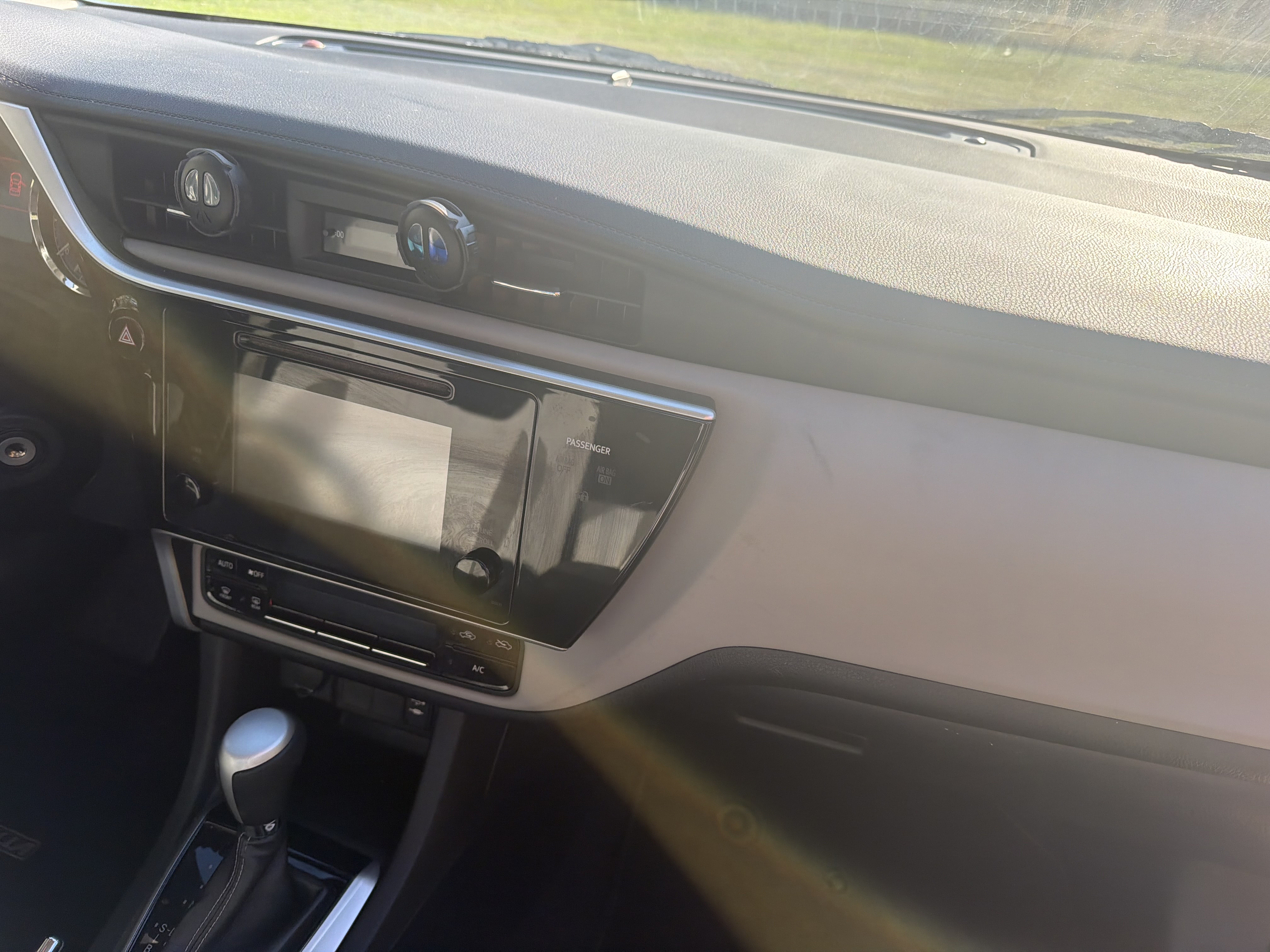 Used 2017 Toyota Corolla LE FWD image 66