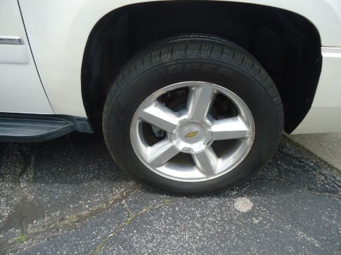 Used 2013 Chevrolet Suburban 4WD LTZ image 11