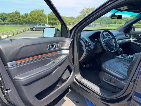 Used 2019 Ford Explorer Limited image 2