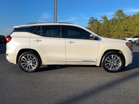 Used 2024 GMC Terrain Denali image 4