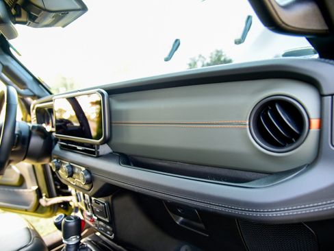 Used 2024 Jeep Gladiator Mojave image 4