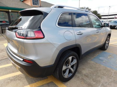 Used 2019 Jeep Cherokee Limited image 9