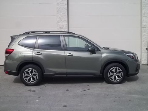 Used 2020 Subaru Forester Premium image 9