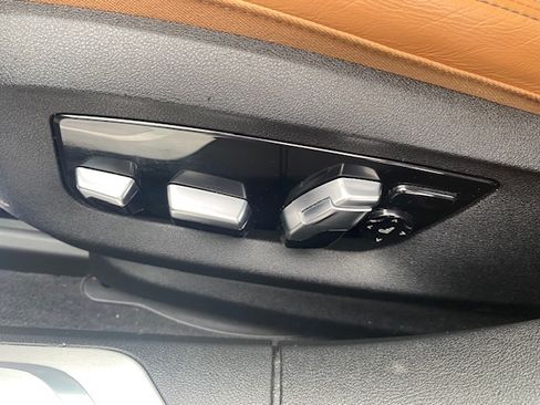 Used 2021 BMW 740i xDrive image 16