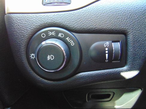 Used 2018 Jeep Cherokee Latitude image 13