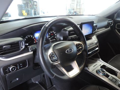 Used 2023 Ford Explorer 4WD XLT image 33
