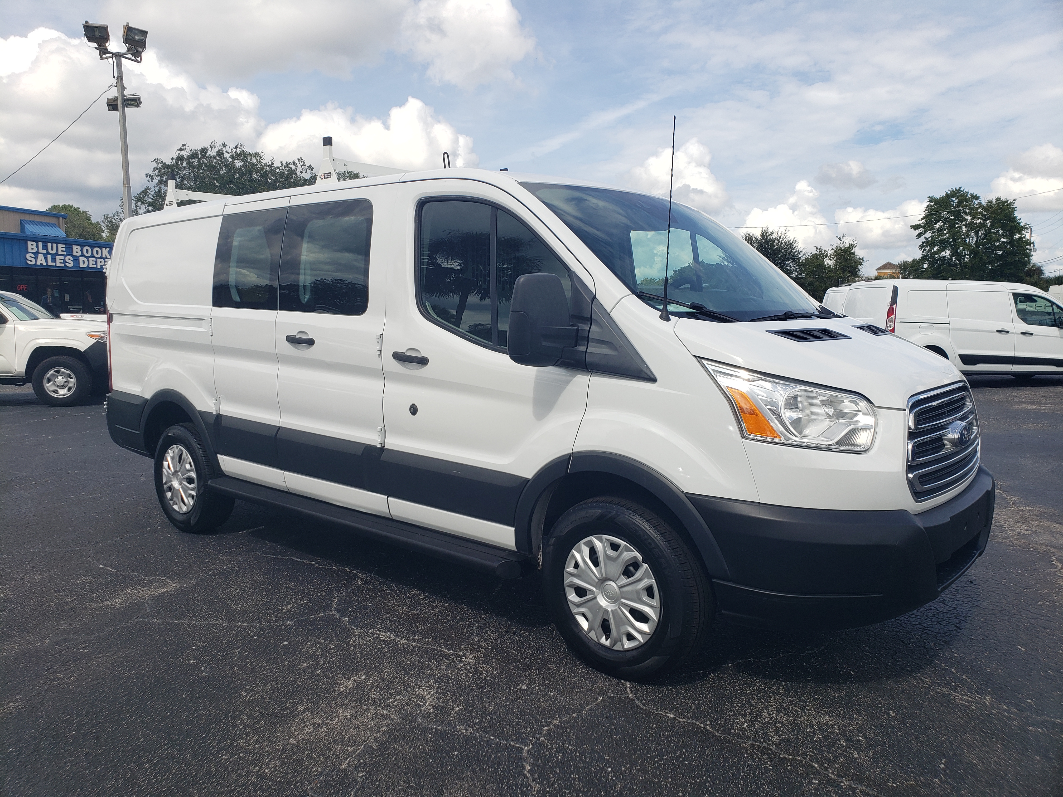 Used 2018 Ford Transit 250 130 Low Roof RWD image 7