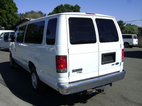 Used 2014 Ford E-350 and Econoline 350 XLT image 5