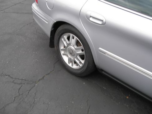 Used 2005 Mercury Sable LS image 3