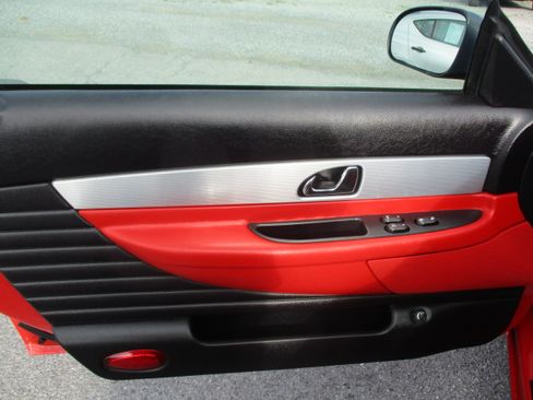 Used 2004 Ford Thunderbird LX image 21