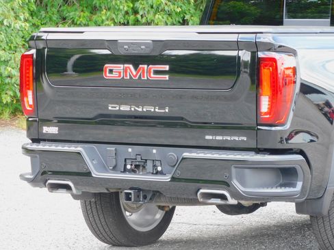 Used 2025 GMC Sierra 1500 4x4 Crew Cab Denali image 14