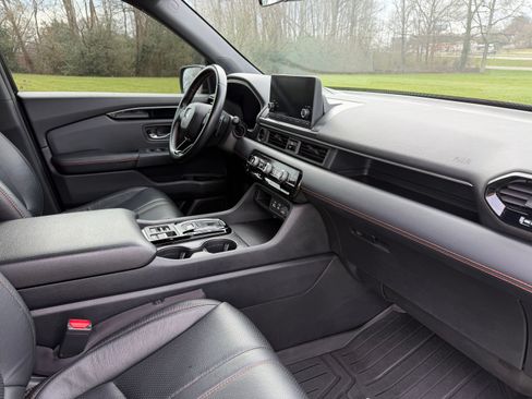 Used 2023 Honda Pilot Sport image 15