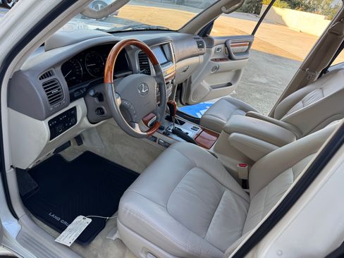 Used 2004 Lexus LX 470 image 19