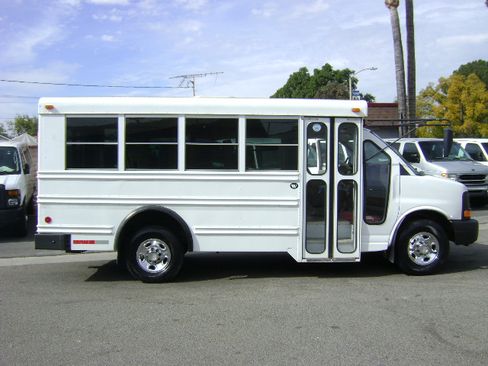 Used 2006 Chevrolet Express 3500 image 3