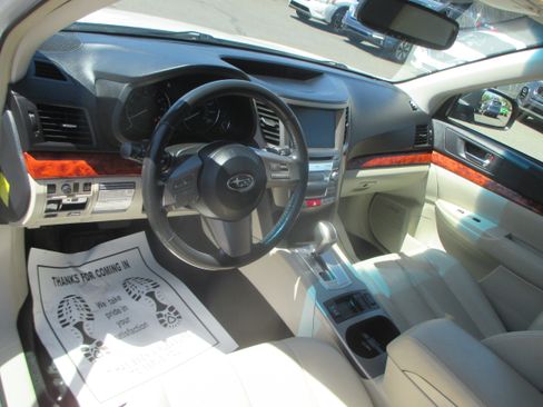 Used 2011 Subaru Outback 3.6R Limited AWD/4WD image 6