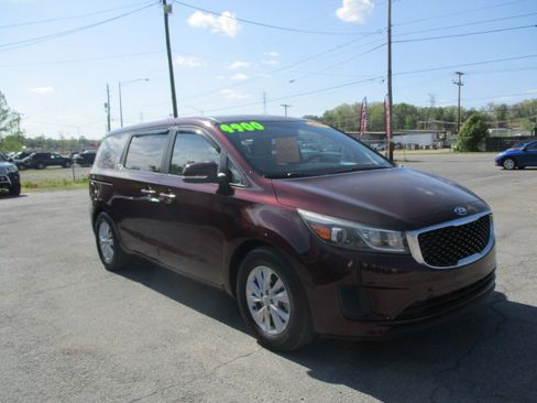 Used 2017 Kia Sedona LX FWD image 4