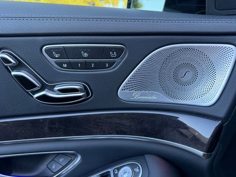 Used 2019 Mercedes-Benz S 560 Sedan image 22