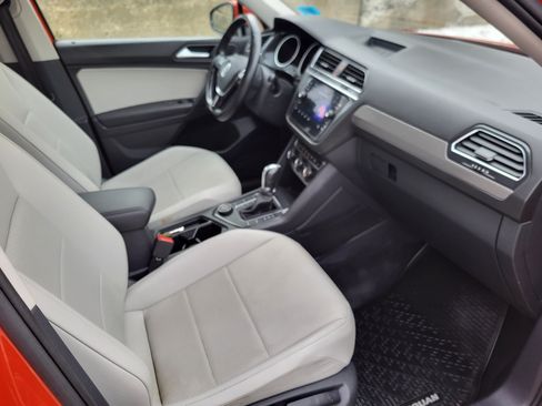Used 2019 Volkswagen Tiguan SE image 12