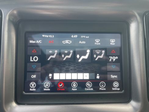 Used 2021 Dodge Challenger SXT image 16