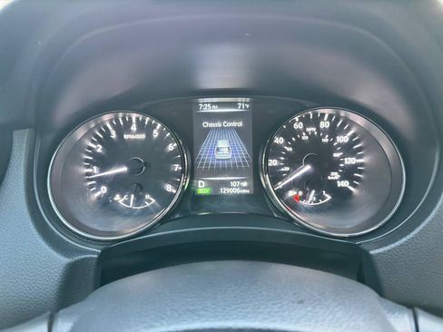 Used 2017 Nissan Rogue FWD image 4