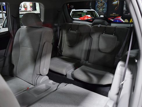 Used 2013 Toyota Highlander SE image 19