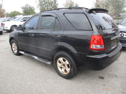 Used 2005 Kia Sorento LX image 4