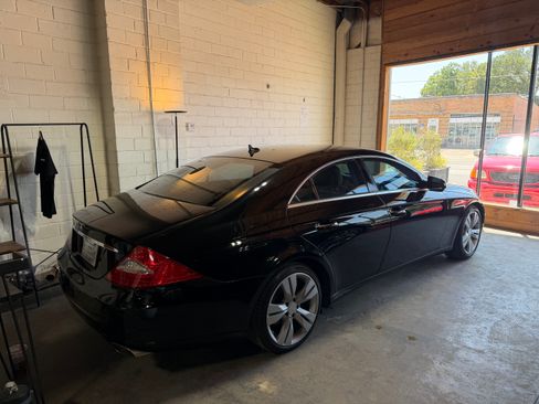 Used 2009 Mercedes-Benz CLS 550 w/ Premium Package image 11
