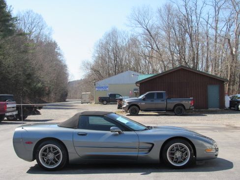 Used 2004 Chevrolet Corvette image 11
