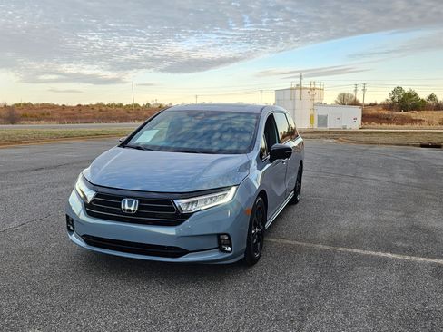 Used 2024 Honda Odyssey Sport image 1