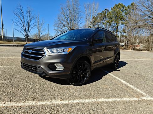 Used 2018 Ford Escape SE image 2
